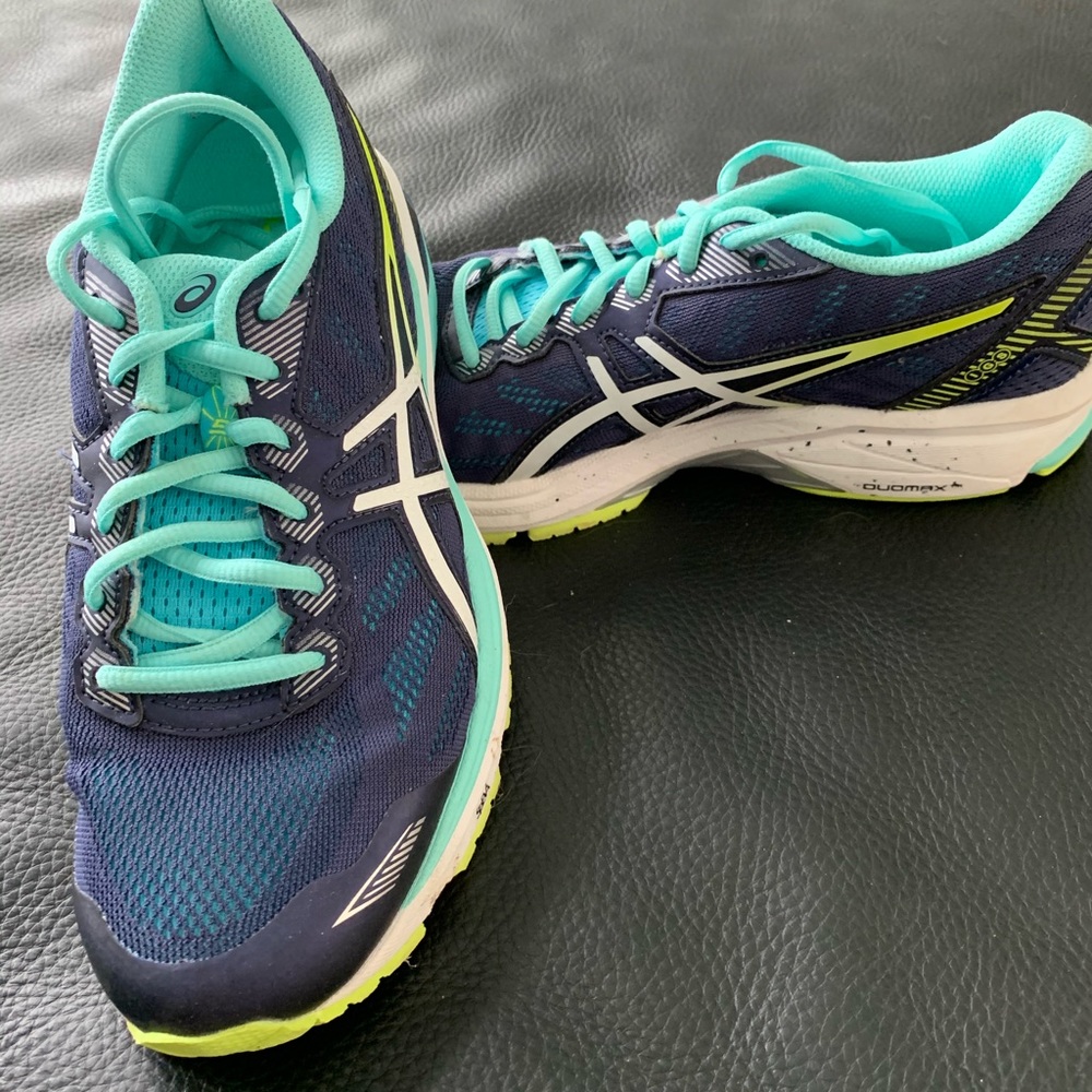 ASICS women’s size 8